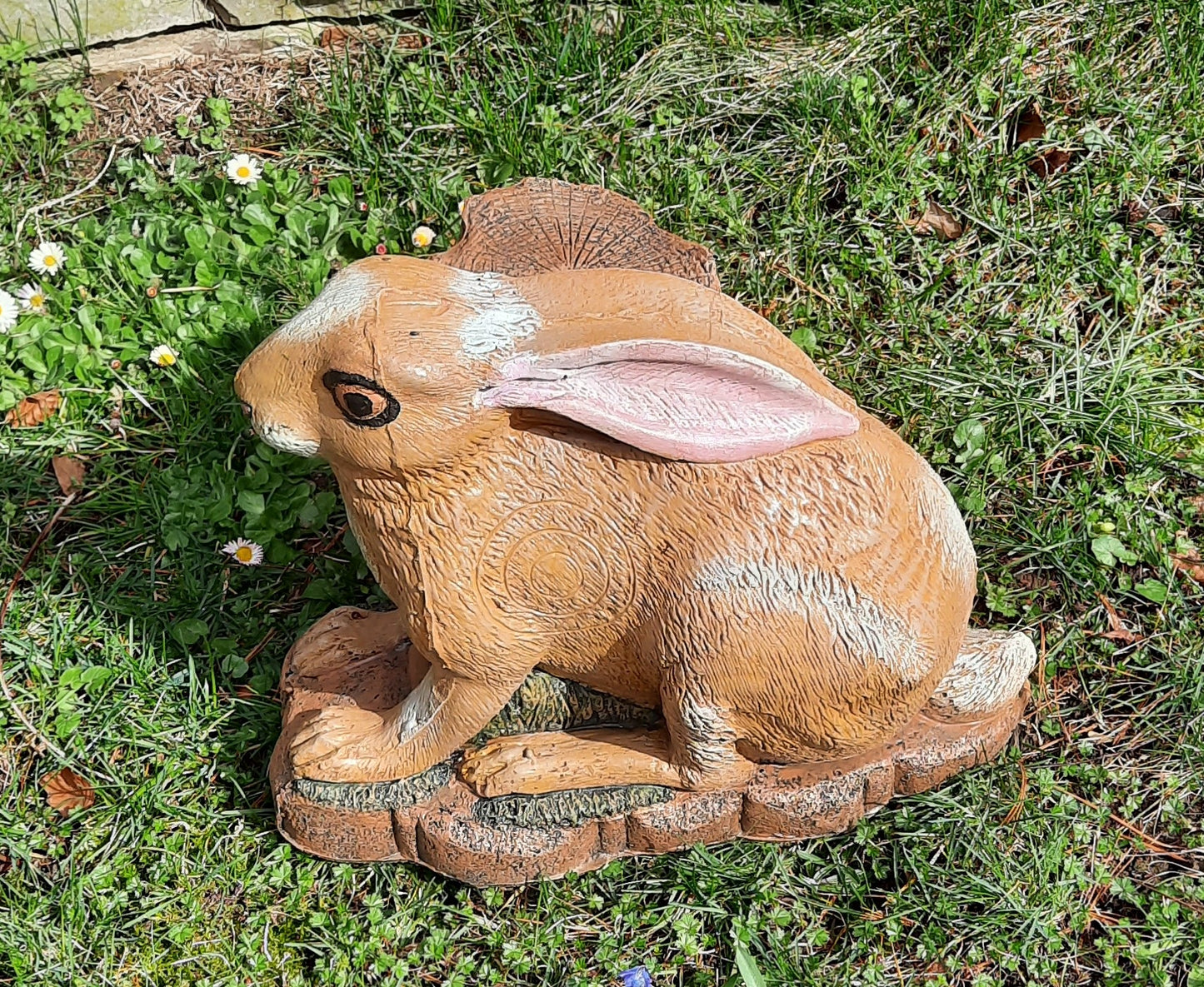 3D-Ziel "Hase mit Baumstumpf" von Wildcrete