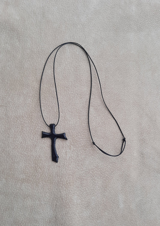 Kette mit schwarzem Leder-Kreuz